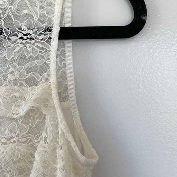 Ann Taylor Size Small lined lace top with tie back - Picture 4 of 7
